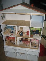 Puppenhaus neu eingerichtet ;-))))