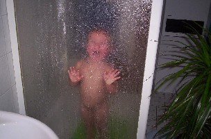 Und jetzt guckt weg! Oder schau ich euch beim Duschen zu??