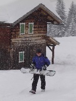 Roland beim Snowboard tragen ......jpg