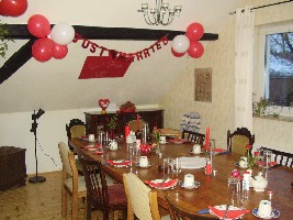 Der Hochzeitstisch noch ziemlich leer ;o)