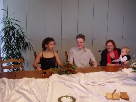 Kurz vor'm JA-Sagen ;o)
<br />Jenny, Pascal, meine Ma und Ronja