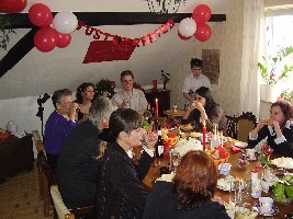 Tisch jetzt &amp;gt;besetzt&amp;lt; - zumindest auf dem Bild zur Hälfte ;o)