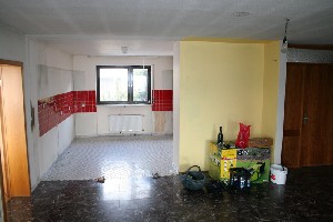 Blick vom Wohnzimmer in die Küche