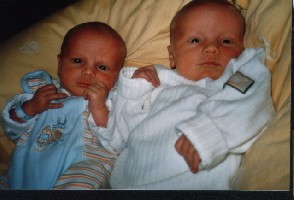 links Janis, rechts Julian ;-) Meine Knuddelneffen.....