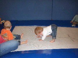 Felix auf dem Trampolin.JPG