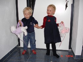 mit den neuen handtaschen von der schwiegermutter!!!!!!!