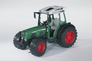 der Traktor....da gibt´s gaaanz viele Zubehörteile!