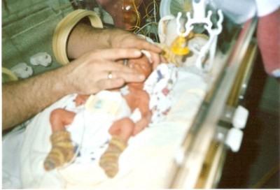 Da kommt Papa wieder mit der ekeligen Creme bähhh