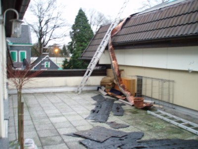 Die andere Seite von der Terrasse, wo Metall mit runter gekommen ist. Da gehts auch z. Garten an der Seite.