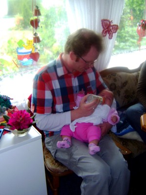 mein Schwager gibt mir die Flasche