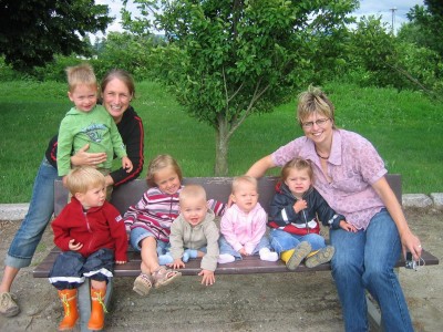 Ordnerkinder mit zwei Mamas die unbedingt mit auf´s Foto wollten ;-)