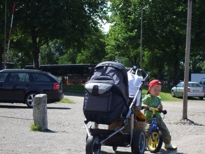 Max passt uaf Mia auf!