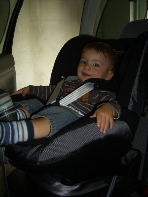Papas Urlaub - Mein NEUER Autokindersitz 01.10.07 003.jpg