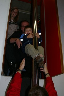 Bei der Feuerwehr: und runter...