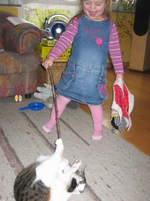 Lena spielt mit Paula.jpg