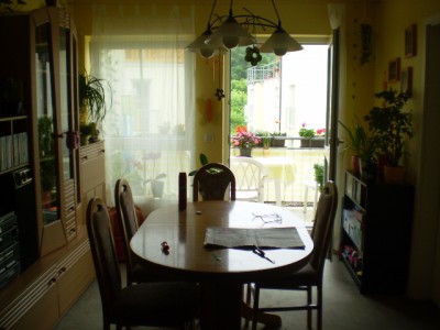 so sieht der gesamte Eßzimmerbereich aus.