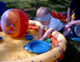 Spielen im Wasser ist ja sooo toll :-)