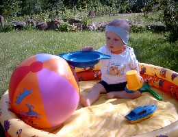 Maurice in Planschbecken