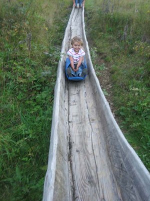 Lena am Rodeln.jpg