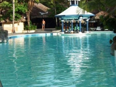 Unser Pool in voller breite und länge
