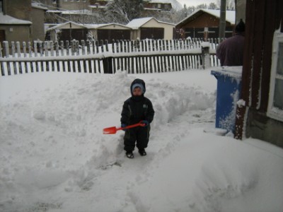 Ach immer diese Mengen Schnee, an wird gar nicht fertig mit schaufeln!!!