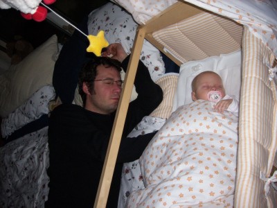 papa bringt das kind ins bett....oder wars andersrum???