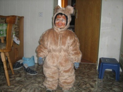 Kater Tobi auf dem Weg zum Faschingsumzug!.JPG