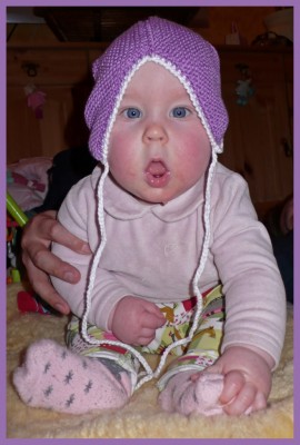 Blauauge mit Häkelmütze falsch herum. :-)