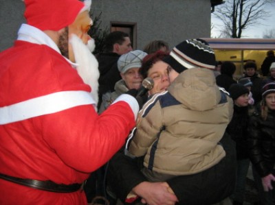 Tobi beim Weihnachtsmann !.JPG