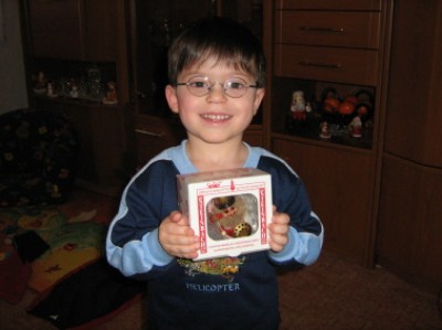 Nikolaus hat mir ein Wickiholzmannel gebracht, super!.JPG