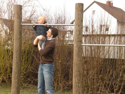 Klimmzüge mit Papa