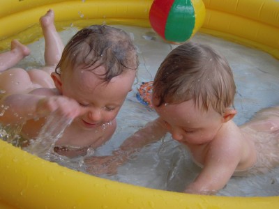 Ben und Tim planschen - Forum.jpg