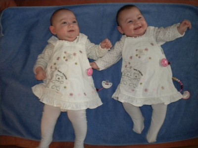 Taufkleidchen - links Sarina, rechts Michelle
