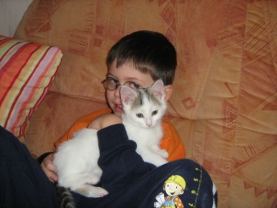 Tobi mit Krümel ( Krümel 4 Monate).JPG