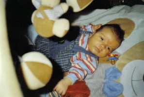 Jared auf seiner Krabbeldecke mit 7,5 wochen.jpg