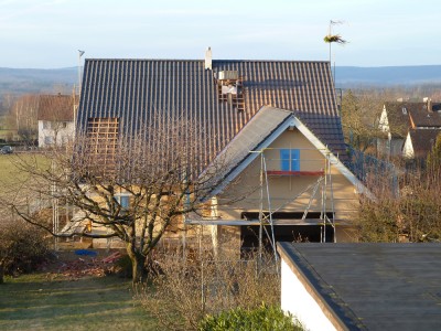 So sieht das Dach gerade aus - es fehlen noch Fenster und restliche Ziegel...