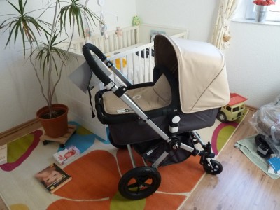 seid Jahren träume ich von diesem Kinderwagen :-) mein Menne trägts mit Fassung und meinte nur: naja wenn du sowas unbedingt brauchst...