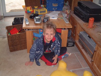 Yannis mit Kurzhaarfrisur