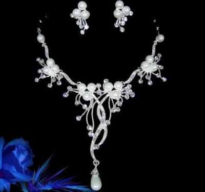 97_bezauberndes_collier_zum_diadem_perlen_weiss_silber.jpg