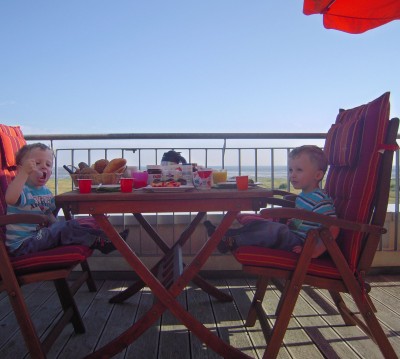 Terrasse Frühstück.jpg
