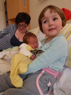 grosse Schwester mit kleinem Bruder